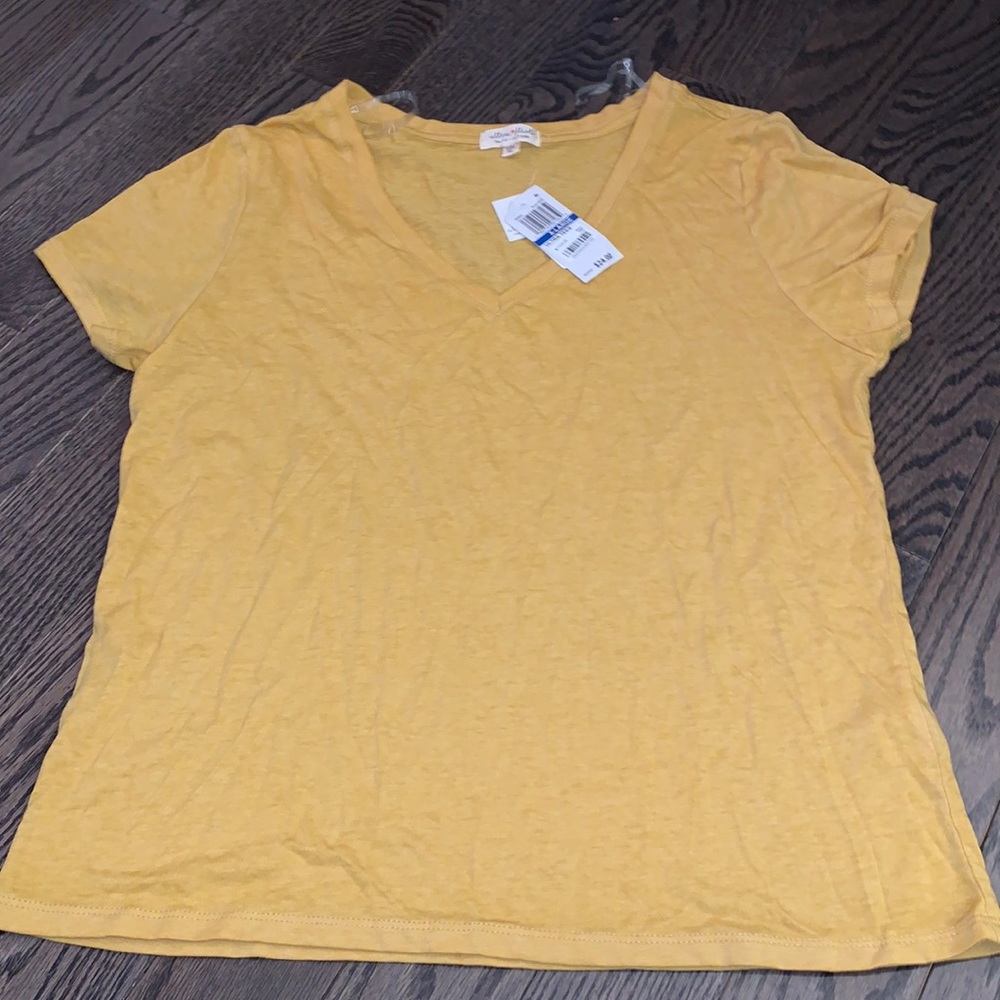 NWT! -  Ultra-Flirt V-Neck Tee - XL